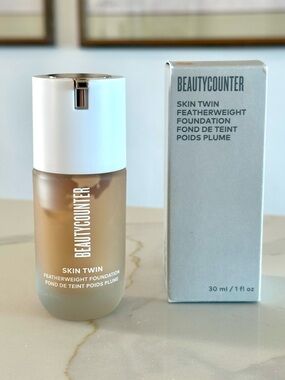 beautycounter Skin Twin Featherweight Foundation - Medium 345 - NEW in box